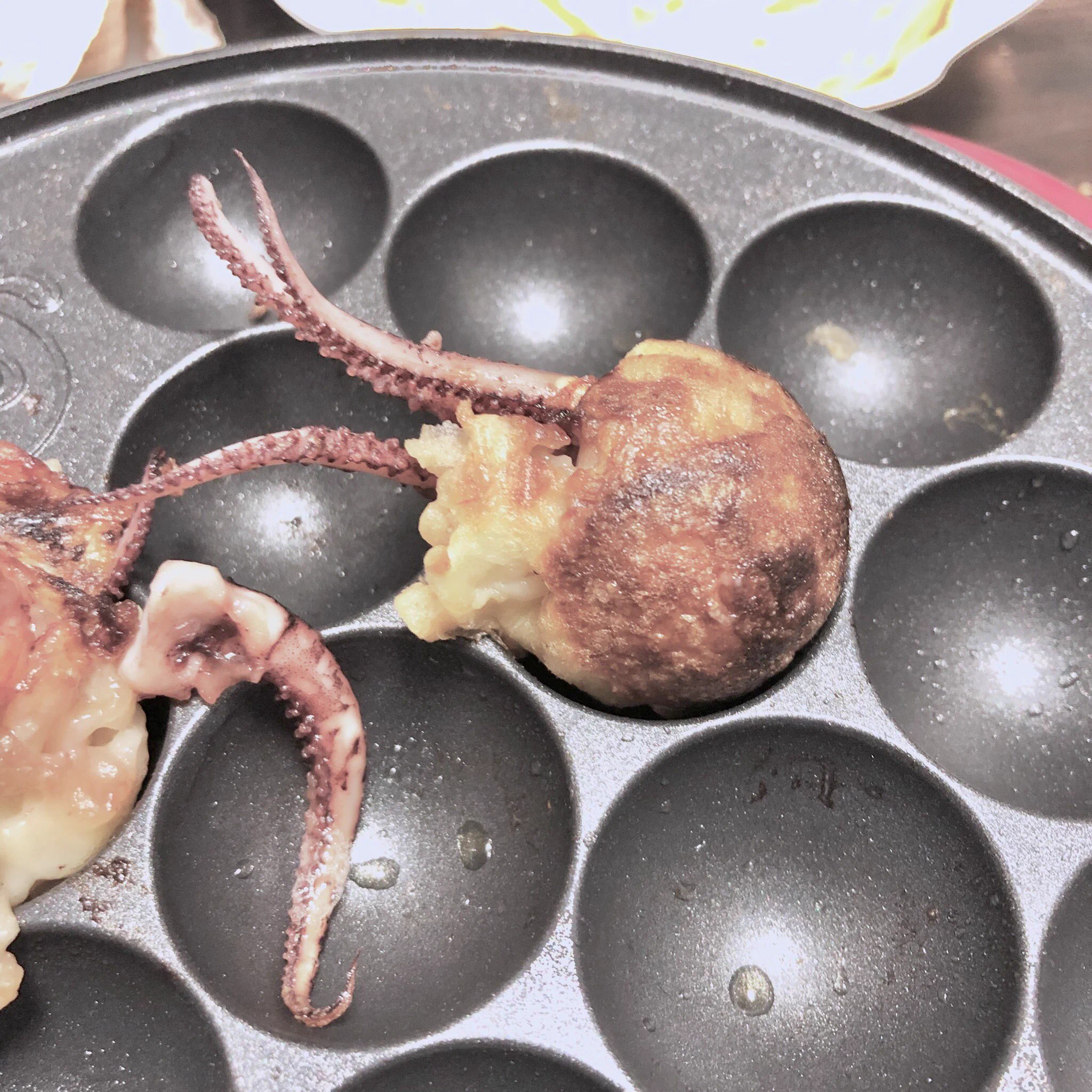 たこ焼きのタコがでかすぎた結果？怖い物体ができたwww