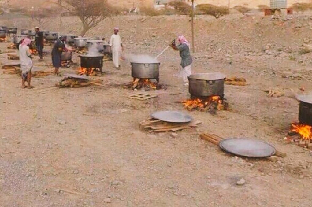 #من_الماضي_ودك_لويرجع
الله ي وقت مضى لو بيدينا مايروح 😭

عرس عمتي 
ابتدا بعد صلاه العصر غطارف ورقاصه ومسجل يطفى ويشتغل 😂
 من الظهر امرجال ومعريس 😂طباخه امعزومه مثل هاذي القدوره وعلى حطب
جهز المغرب تعشو الناس وروحو
مهو مثل أعراس اليوم 

قد حضرتن أعراس زمان؟؟ 👇😍
 #جازان_الآن