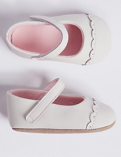 NurseryPerfect's tweet image. Leather baby girl pram shoes  🎀

#babygirl #pramshoes #babyfashion #babyshoes #baby #highstreet #MandS