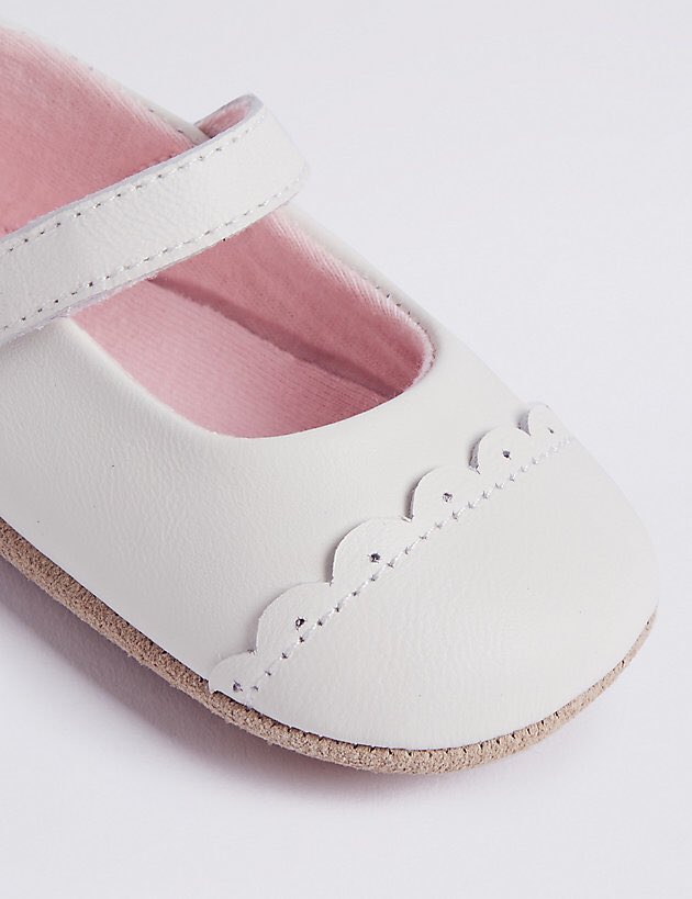 NurseryPerfect's tweet image. Leather baby girl pram shoes  🎀

#babygirl #pramshoes #babyfashion #babyshoes #baby #highstreet #MandS