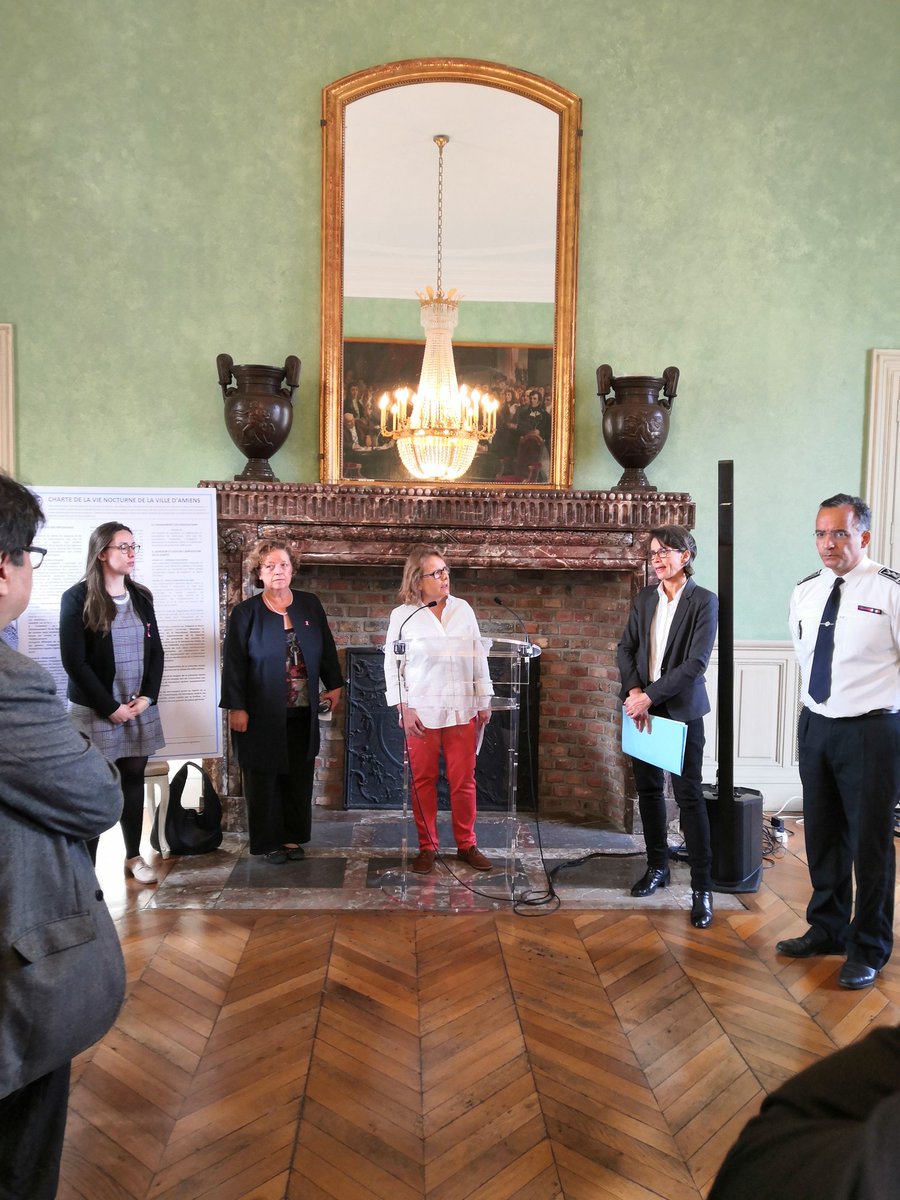 Kevin_AM0UR's tweet photo. L'association Le Mail était ce matin présente pour signer la charte de la vie nocturne d'#Amiens !
Une charte qui a pour vocation première de concilier les attentes des riverains, des commerçants et des noctambules.
@AmiensMetropole #associationlemail @lafaep @Prefet80 @La_FAGE https://t.co/AviJbWrOzM