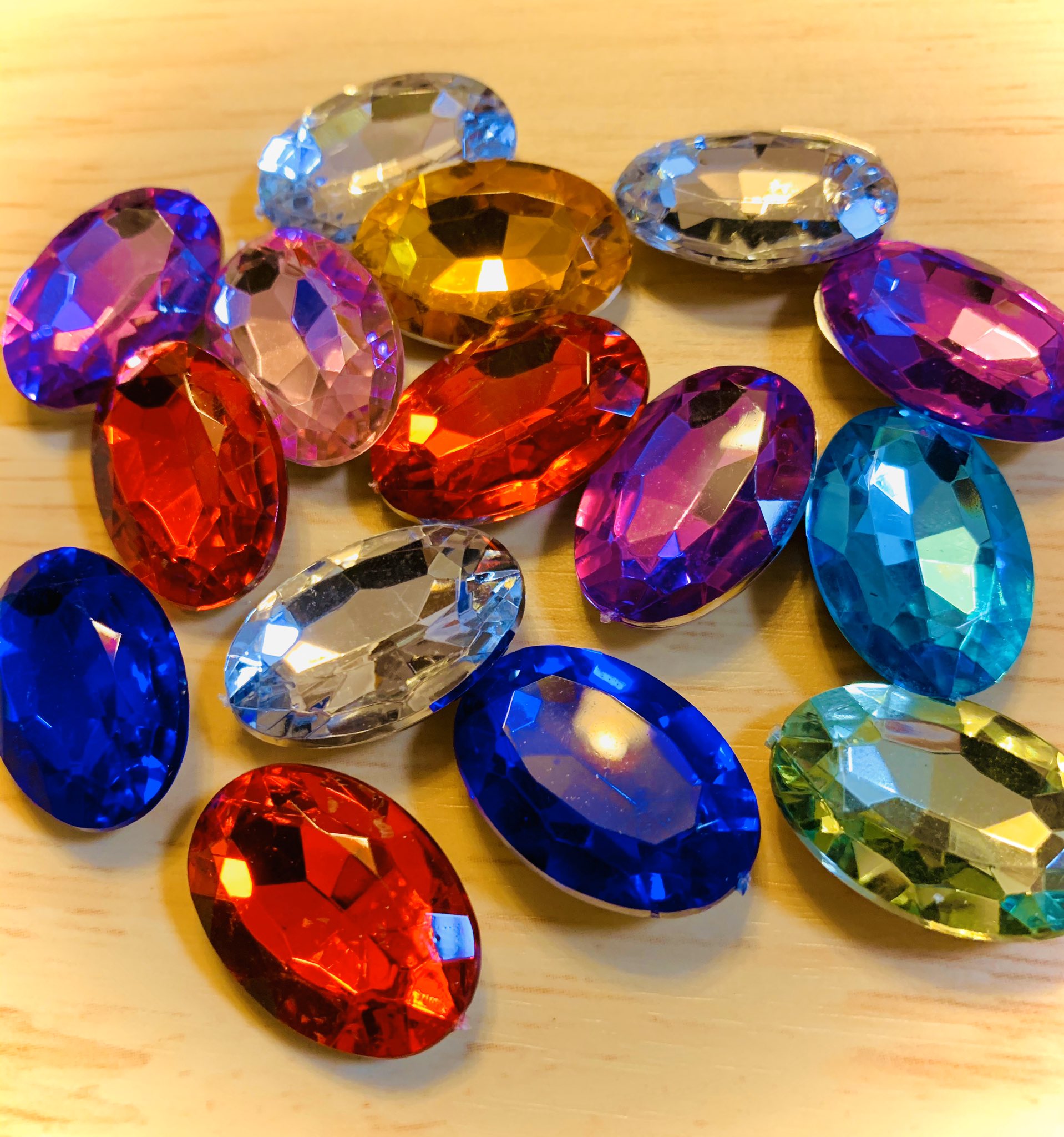 Giso ノルカソルカ 100均で見つけた宝石風パーツ 綺麗すぎる ボドゲの試作に使っていこう T Co Sbuuww9tab Twitter