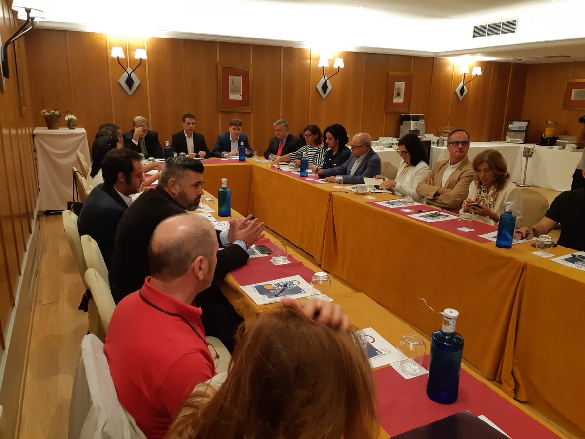 Muchas gracias por acudir a 💬 la presentación de los Contratos de Formación y Aprendizaje en #Hostelería. Sobre todo el apoyo recibido por el <a href="/hotelelbedel/">Hotel El Bedel</a>, <a href="/aedhe/">AEDHE</a> y las autoridades de <a href="/AytoAlcalaH/">Ayuntamiento de Alcalá de Henares</a>

Nuestra NOTA DE PRENSA👉 eformacionsem.es/escuela-de-for…

#Formación #Jóvenes #Empleo