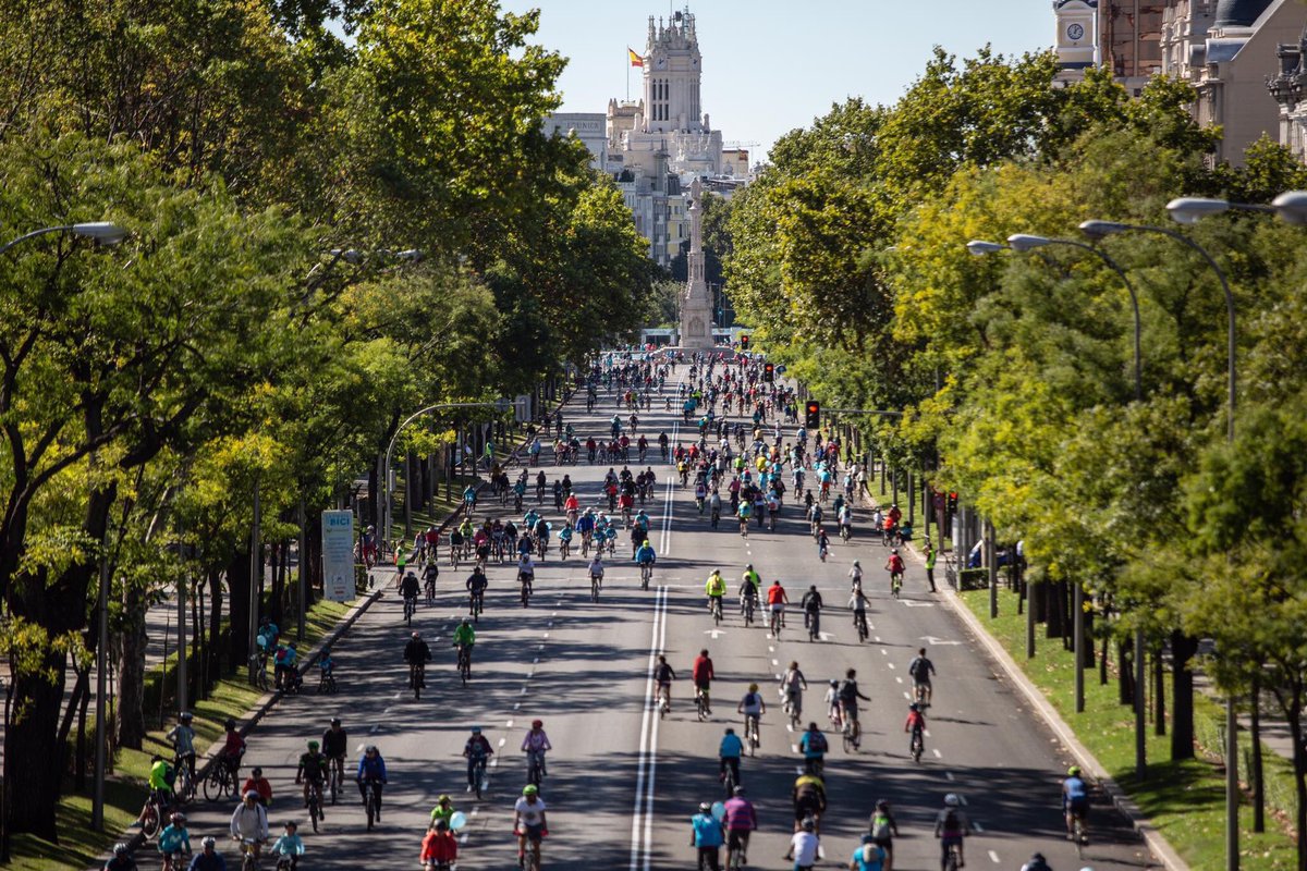 ¿Nos vemos este domingo? Te esperamos desde las 9 en la Plaza de Colón. #fiestabicimovistar