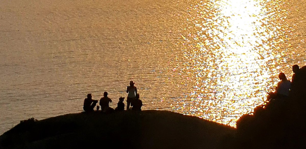 Watching the Sun set at the end of Ocean View Drive
#CapeTown