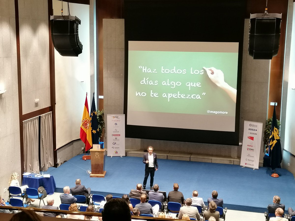 beatriz_anton's tweet photo. "¿De qué religión es España? Católica???? Qué va somos protestantes... Todo el día protestando". Disfrutando del @magomore en el #cao24 de @ceempresarial "la vida es cambio y el cambio da vidilla" #mec2 "mueve el culo tú" https://t.co/GSPL5YLfjj