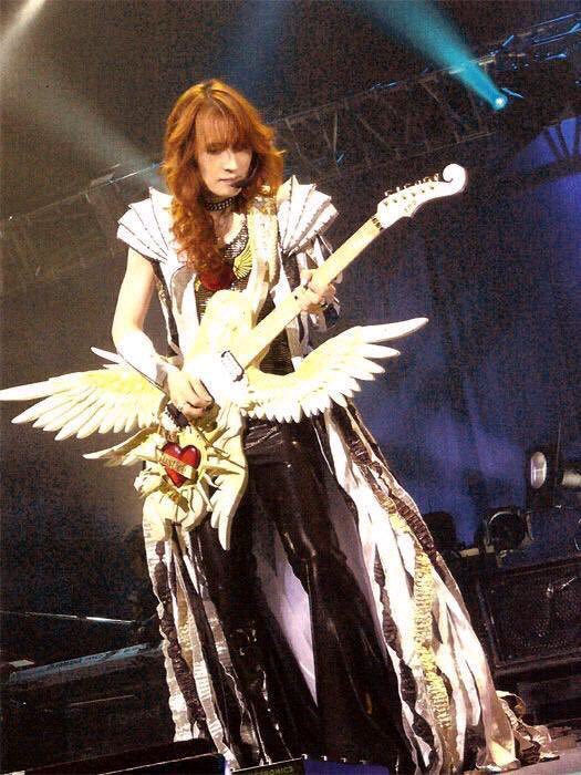 今年も天使の日が来たので、恒例のエンジェルギターを貼り付けときます