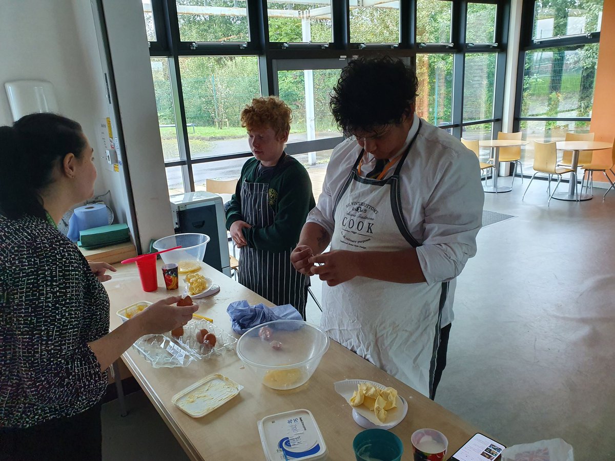 cmaSEND's tweet photo. Great work from our KS4 Bridge students who have been baking cakes with @MrSykesCMA and Mrs Scott for their FoodWise short course! #TeamSEND #Food #Asdan https://t.co/8ldDlsqooo