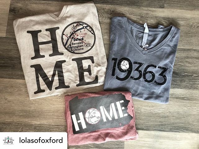 OxfordMainSt's tweet photo. Stop in to @lolasofoxford tonight during First Friday &amp; pick up one of these beautiful Oxford Tee’s!
Thanks to Lola’s for donating the proceeds of these shirts to @downtownoxfordpa and for always supporting these free community events! *
*
#lolasboutique… https://t.co/bo2DO8L54w https://t.co/u10bTbbsPK