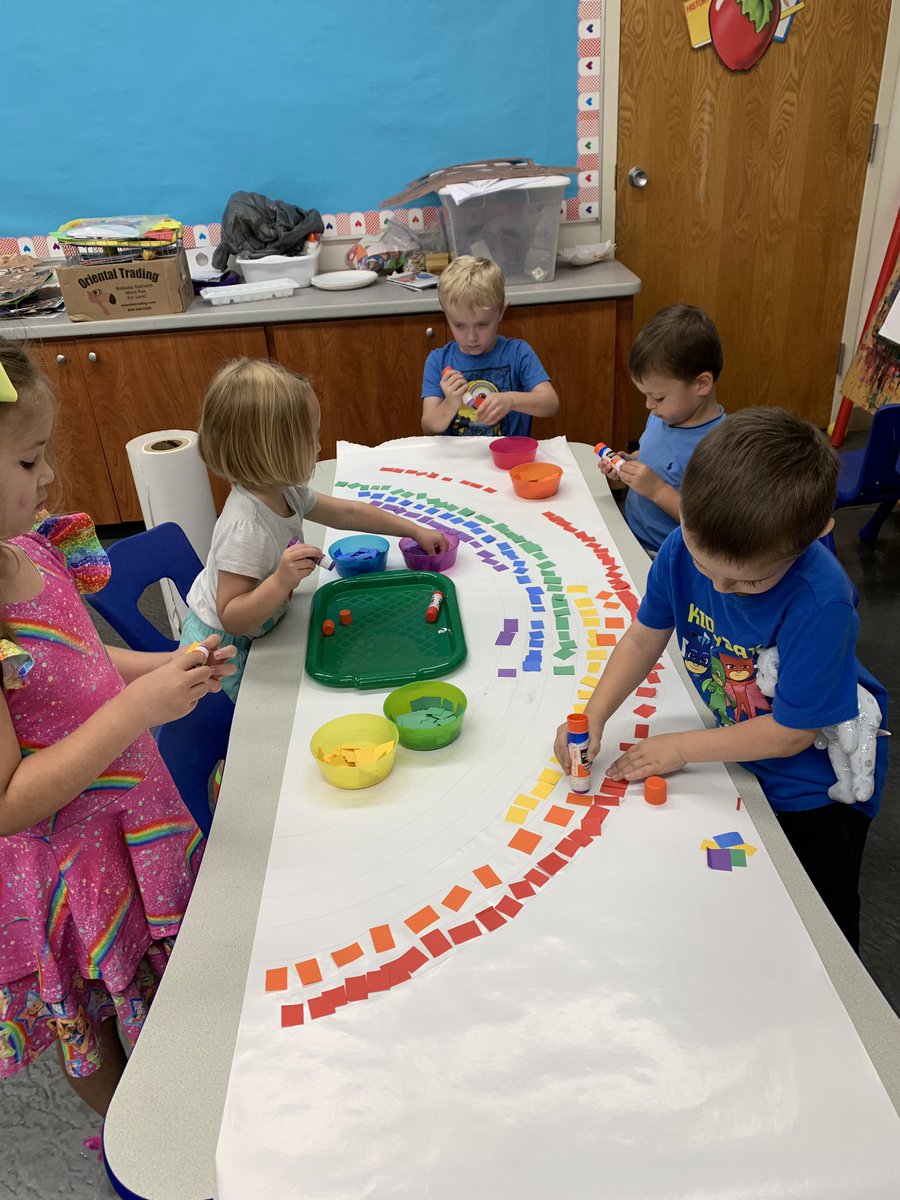 CCLSHamilton's tweet photo. Making rainbows is so much fun!! 🌈 @CCLSChargers https://t.co/PEOJcdIrlM