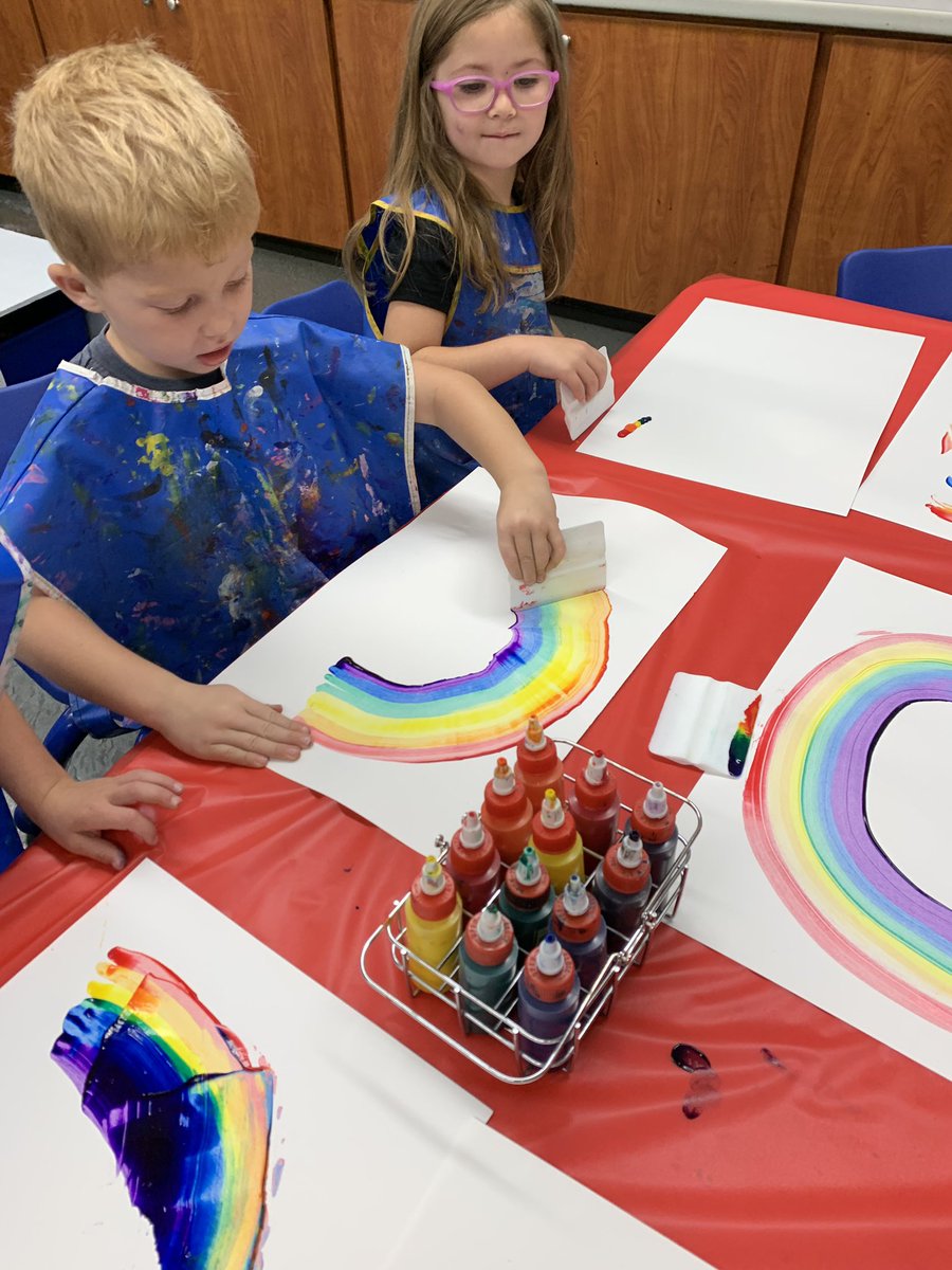 CCLSHamilton's tweet photo. Making rainbows is so much fun!! 🌈 @CCLSChargers https://t.co/PEOJcdIrlM