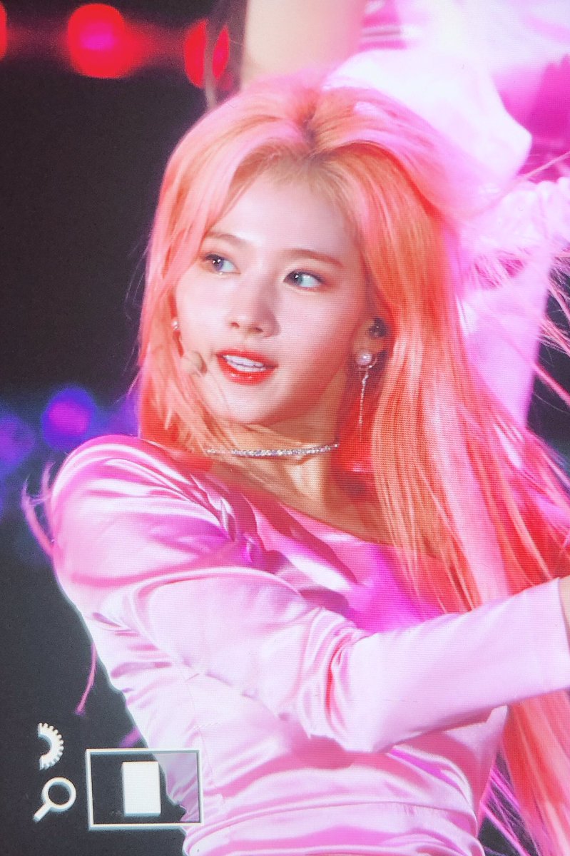 BotPlmm's tweet photo. 191004 강릉 뮤직뱅크 프리뷰

 #사나 #SANA
#트와이스 #TWICE https://t.co/C1Tu52aP1l