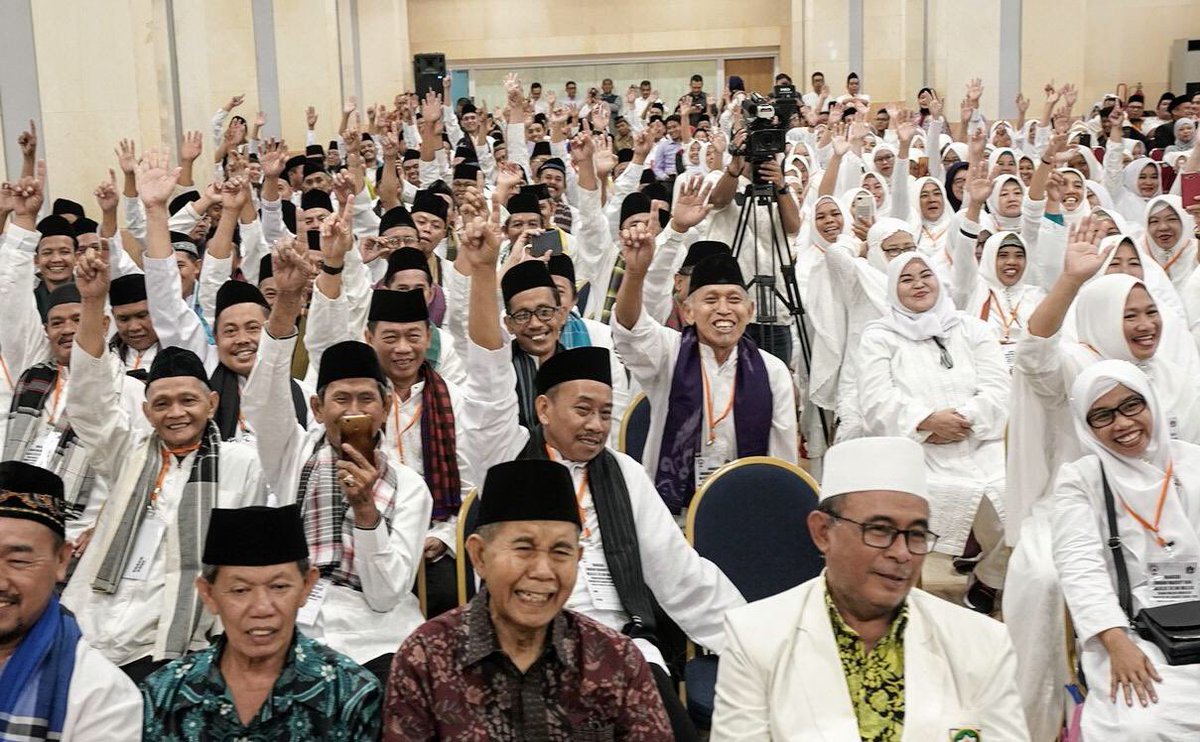 aniesbaswedan's tweet photo. Alhamdulillah kita bersyukur, melepas keberangkatan 432 Marbot Masjid dan Majelis Taklim untuk ibadah umrah.

Ini hanyalah tanda kecil dari kami bahwa Ibu/Bapak telah ambil bagian menjadikan Jakarta, kota yg InsyaAllah memberikan berkah bagi warganya.

https://t.co/QpjRZUmRDU https://t.co/r9v8yrIMNa