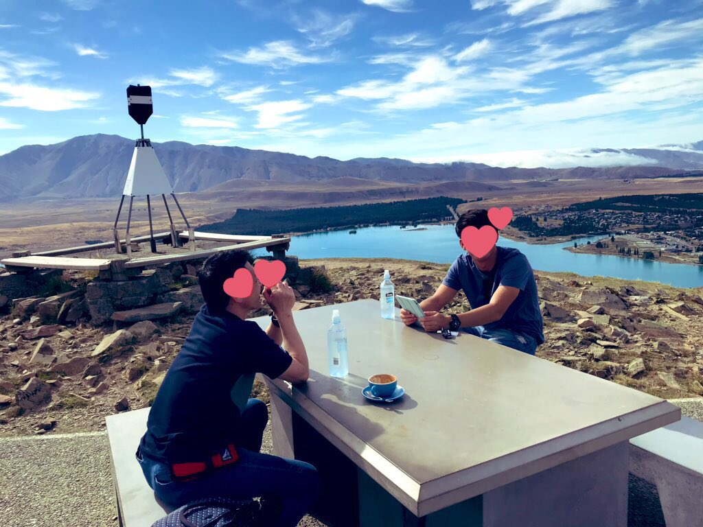 taetae_tomo_v's tweet photo. え、ここで踊ってたの❓
テカポ湖畔の山の上にある天文台と小さなカフェ☕️
去年の1月、旦那と息子と一緒に訪れた場所。360度パノラマでめちゃ気持ちよかったなぁ☺️
前夜に見た満天の星空も信じられない位きれいだった🌌
バンタン君達も星空見れたかな?
#ニュージーランド南島
#テカポ湖
#AstroCafe https://t.co/rdGhp9w9ly