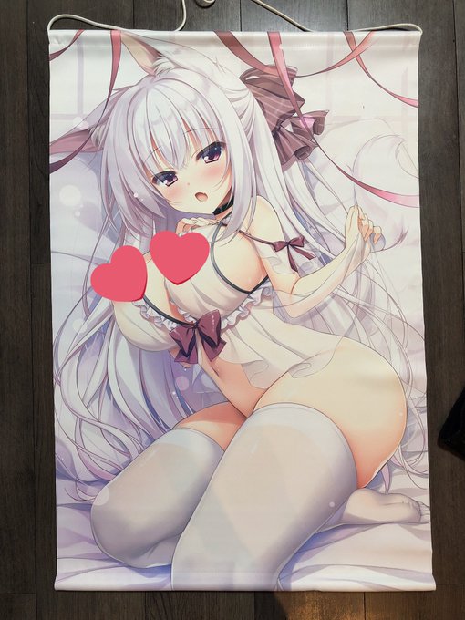 コミ1で頒布するおっぱいタペストリーが届いた!乳首も可愛らしく印刷されているので是非お手に取って頂けますと! 