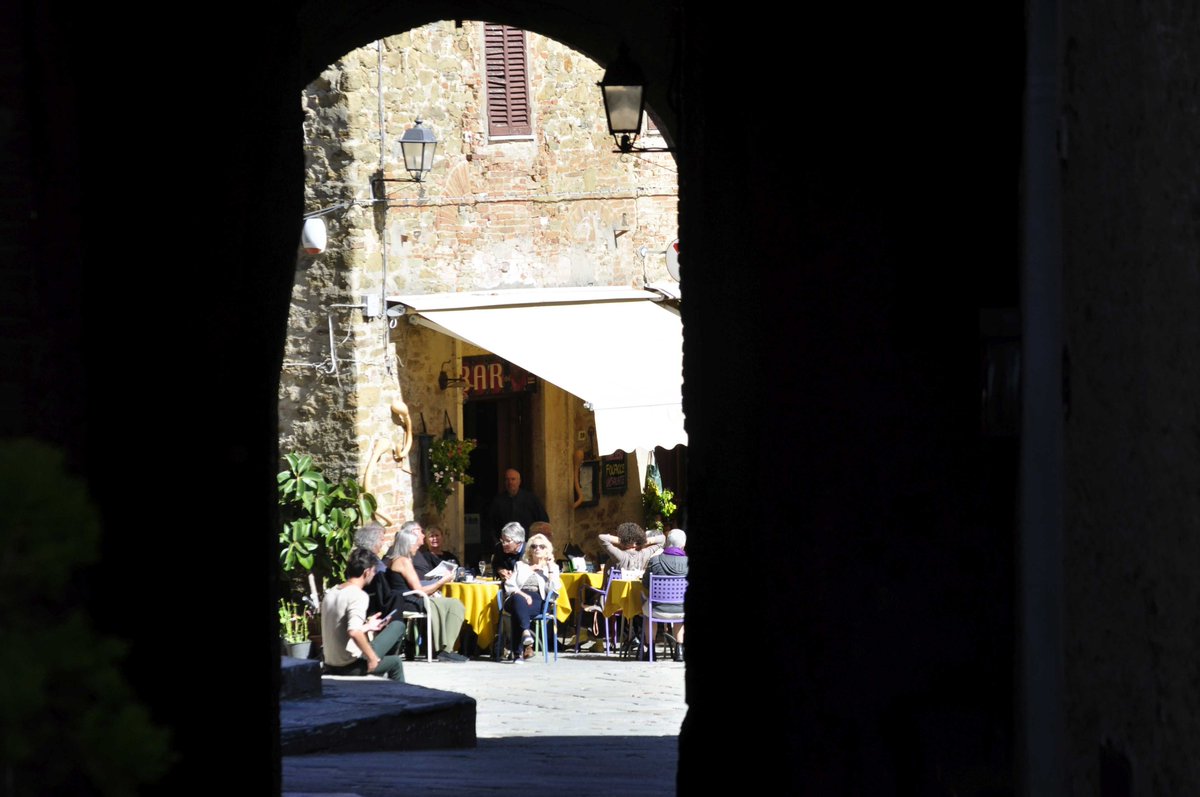 PanicaleTourism's tweet photo. Ottobrata a Panicale: ... al sole al bar del Gallo https://t.co/s5GNGA8NKP