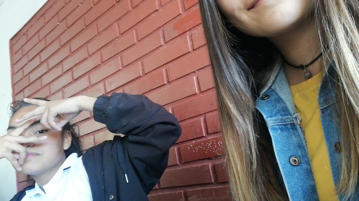 chiimy_'s tweet photo. "Profe ocupemos los celulares porque así no gastamos hojas y cuidamos el medio ambiente" @Mvytt_ https://t.co/XK1nBcEAmn