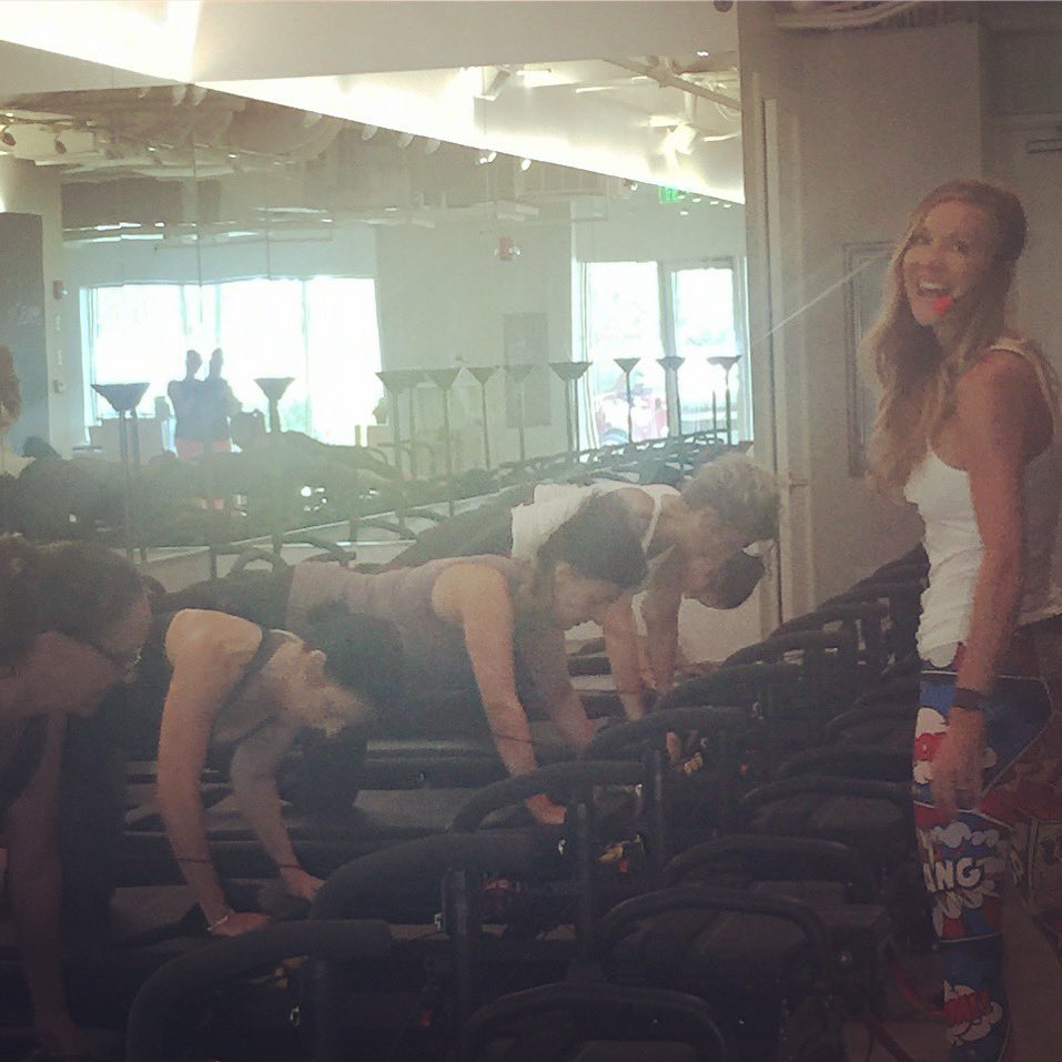 AmyPeaceFitness's tweet photo. I’m smiling because I ❤️ it! Lol!
It’s Friday! Come start your weekend off right with me today at 9:15
and then with the rest of the #team thru the day!
@ENDO50fitness
#amypeacefitness #verobeach #lagreeinstructor #FridayMotivation https://t.co/vMsgns1Hgg