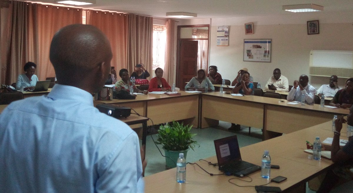 lubegaluv's tweet photo. .@DavidMusoke14 from @MakSPH shares knowledge on use of photovoice at @MakerereCHUSS. The attendees were staff from different colleges including  @MakCAES, @MakCOVAB and @MakerereCHUSS. 

@ProfNawangwe @MakerereU @NFilimin @Linda4Gibson @MinofHealthUG @Lung_Institute https://t.co/T6XaPDyvFM