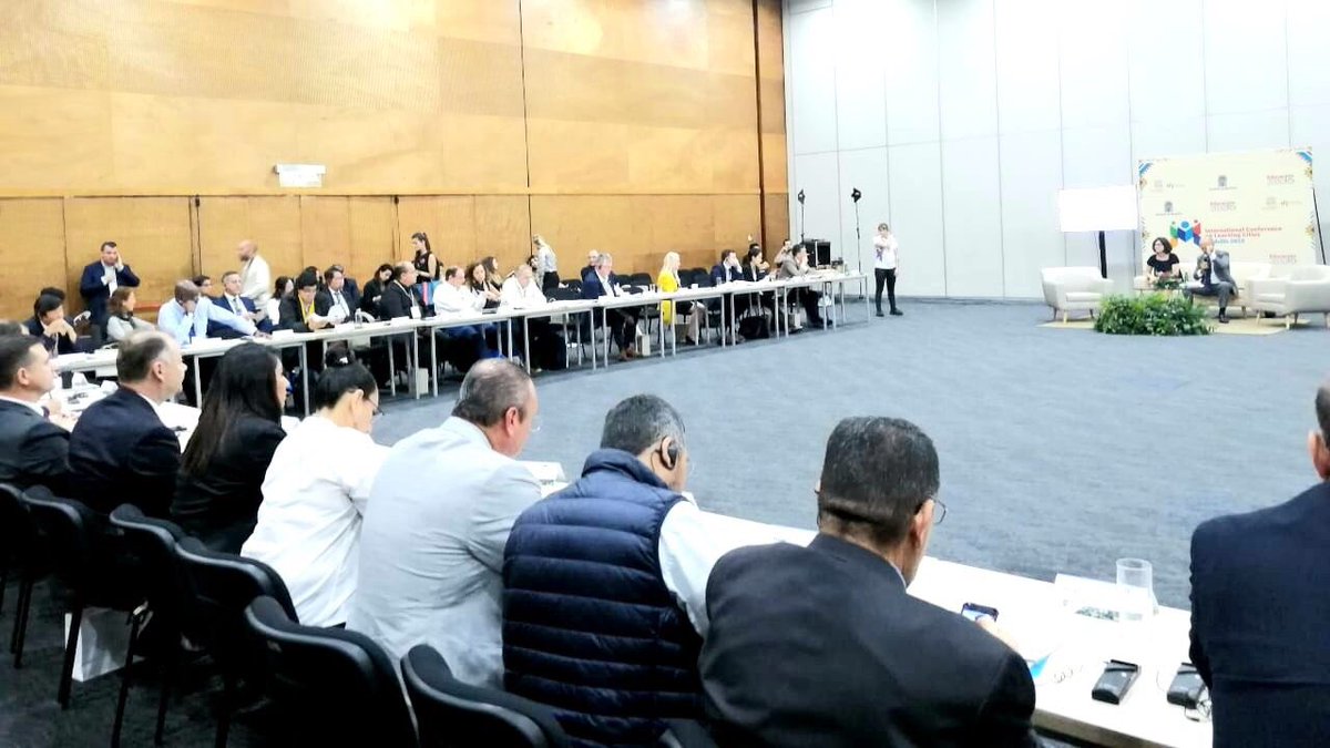 AngieAlvaradoJ's tweet photo. En el segundo día de conferencias del 4to. Encuentro de #CiudadesDelAprendizaje por la UNESCO en español fui nombrada coordinadora en la mesa de diálogo para la planeación, monitoreo y evaluación de la educación 👩🏫
#Huejotzingo está presente en #LearningCities19 #Medellín 🇨🇴 https://t.co/kJSiEYshP9