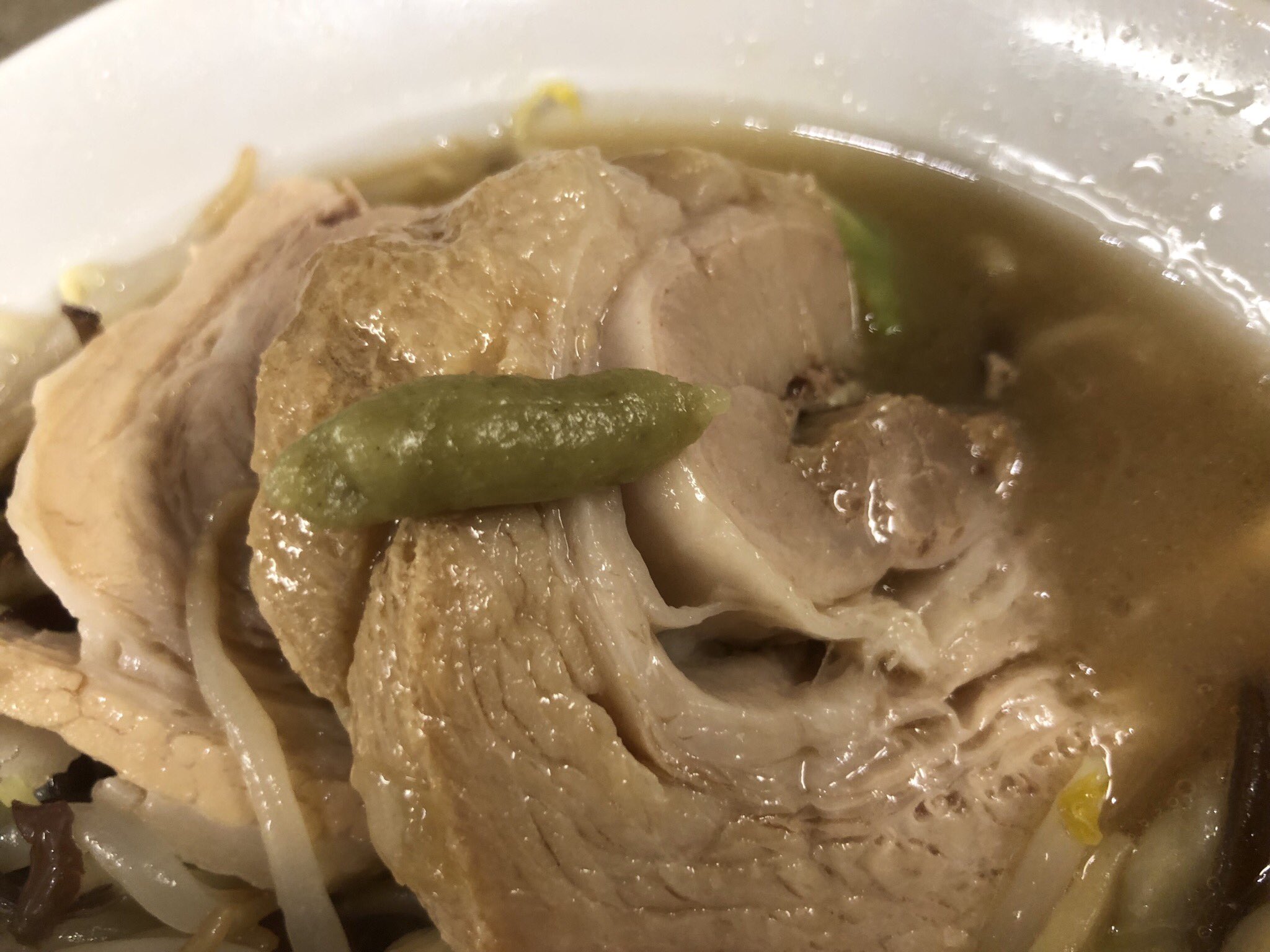 Takapapap ラーメン鬼首 豚ラーメン 木耳 2 1090円 衝動を 抑えきれなかった 鬼豚を オレ流で食べたかった 山葵 ねりラー油 レモスコ 優しい店主が 許してくれた ヤッホ テンション 木耳サイコ 鬼首サイコ 美味感謝