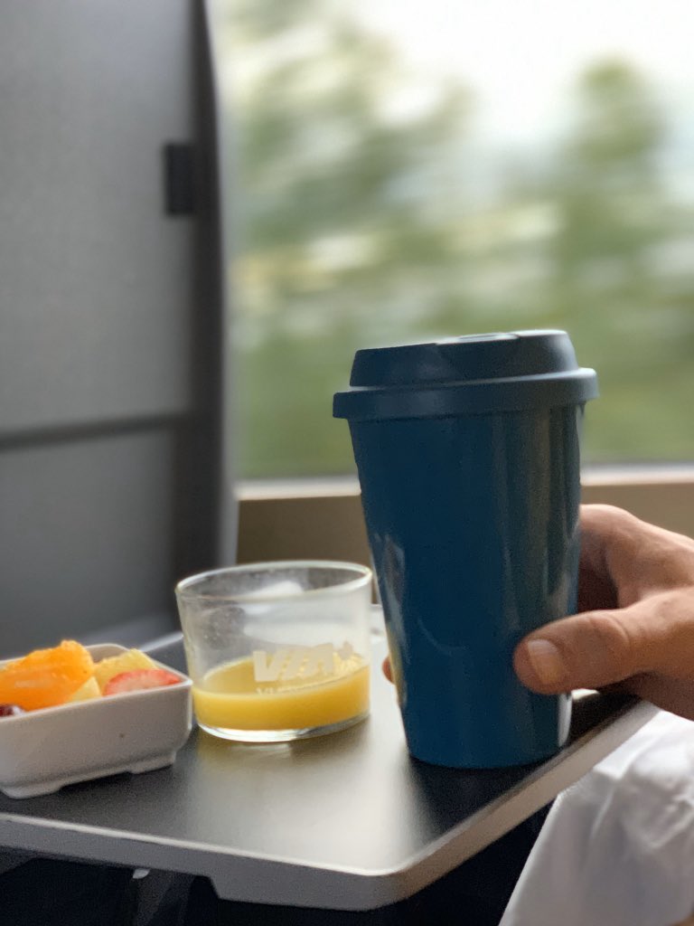 ProfBoland's tweet image. J’apporte ma tasse réutilisable LaTasse.org en train pour prendre mon café ☕️
#réductiondesdéchets #zérodéchet #SQRD2019 #SQRD #LatasseQC @VIA_Rail