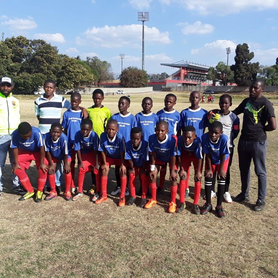 motsoledi's tweet photo. Our mission is to make sure that kids from Elias Motsoaledi know that everything is possible in life. Rand stadium  Motsoaledi City vs Jomo Cosmos under 13 development. #Motsoaledi #JomoCosmos #MotsoalediCity #TheRealTourismMotsoaledi #YouthInSports #YouthInTourism https://t.co/pmryMTiR1b