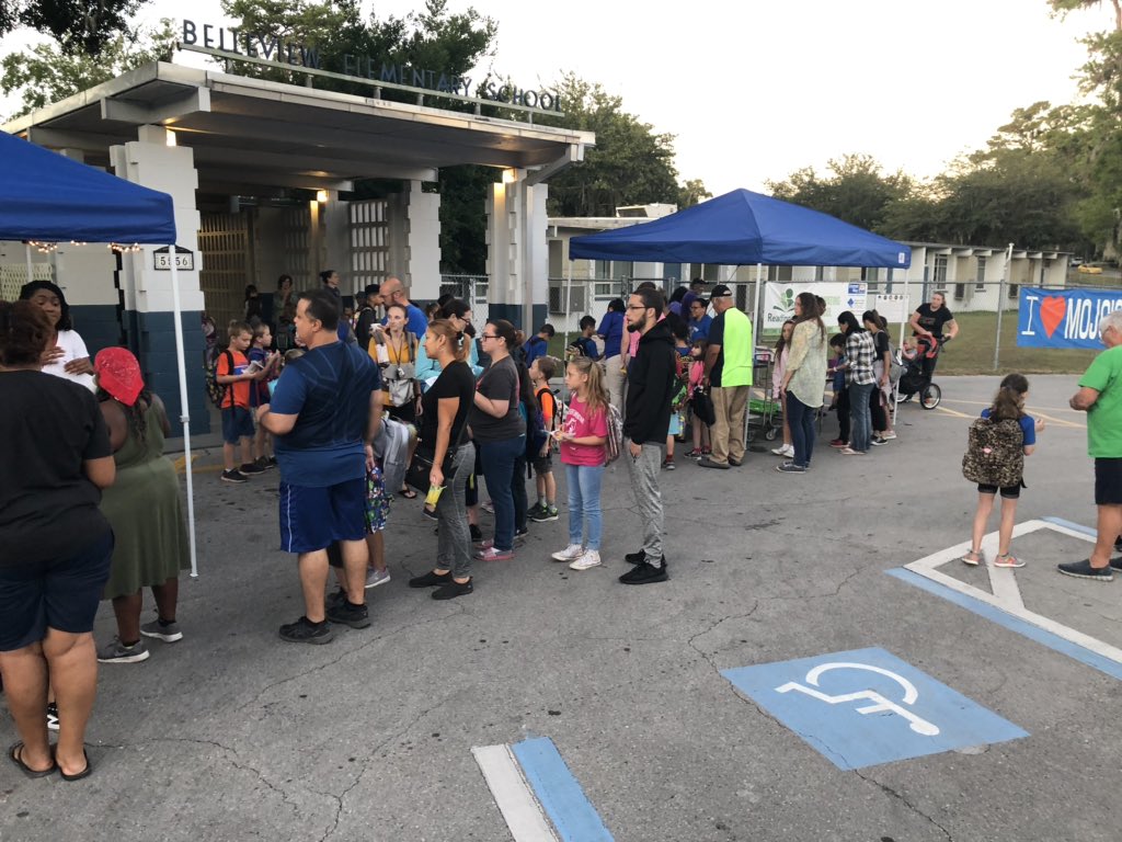 BelleviewEle's tweet photo. A successful parent event! Tailgate with Team Belleview. Parents received information about mental health and the Florida Standards. And of course breakfast! #DreamBig #AimHigh #gobelleview @ryan_bennett16 https://t.co/S2B2dcCB5r