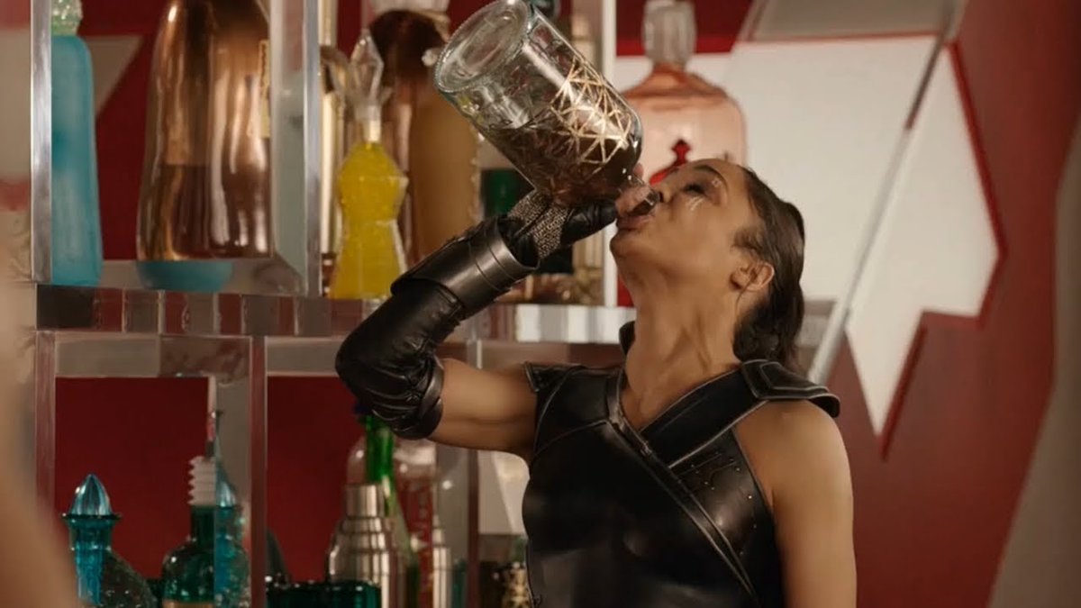 lacosacine's tweet photo. Es viernes y Valkyrie lo sabe. https://t.co/rF1TclBdVM