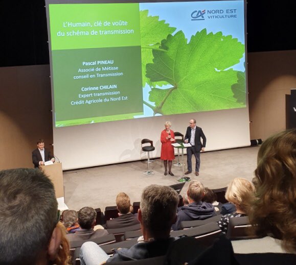 Coanimation de la Conférence sur la Transmission Intrafamiliale Viticole en Champagne avec au cœur de nos échanges : l’humain. Plus de 200 participants. Merci <a href="/ca_nordest/">CA Nord Est</a> pour sa confiance, ses équipes et son organisation.
