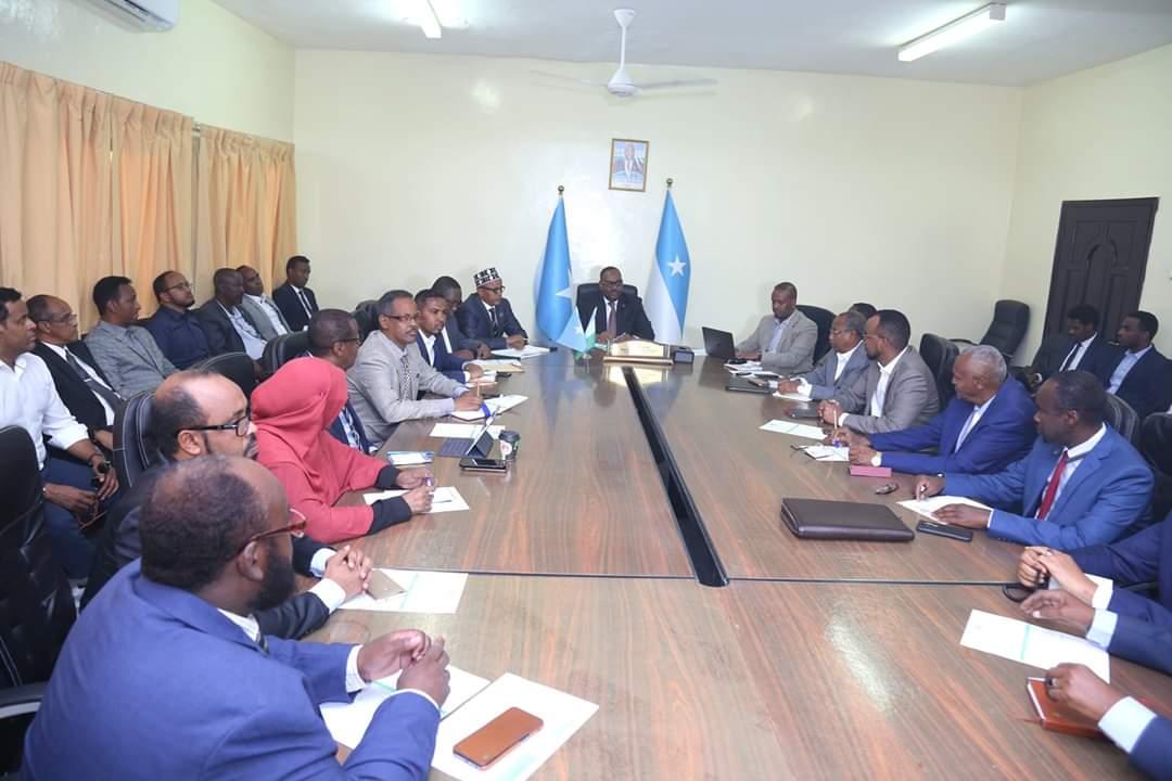 jama_deperani's tweet photo. "Goluhu waxaa uu ka hadlay Xaaladda Guud ee Siyaasadda Soomaaliya iyo Doorka Siyaasadeed oo ay ku jiraan goáamada Masiiriga ah ee Puntland qaadatay iyadoo la illaalinayo Nidaamka Federaalka ah oo ah kan keliya ee lagu wada-heshiiyey".#Shirkii Golaha Wasiirada ee Todobaadkan https://t.co/WU71kbpuBS