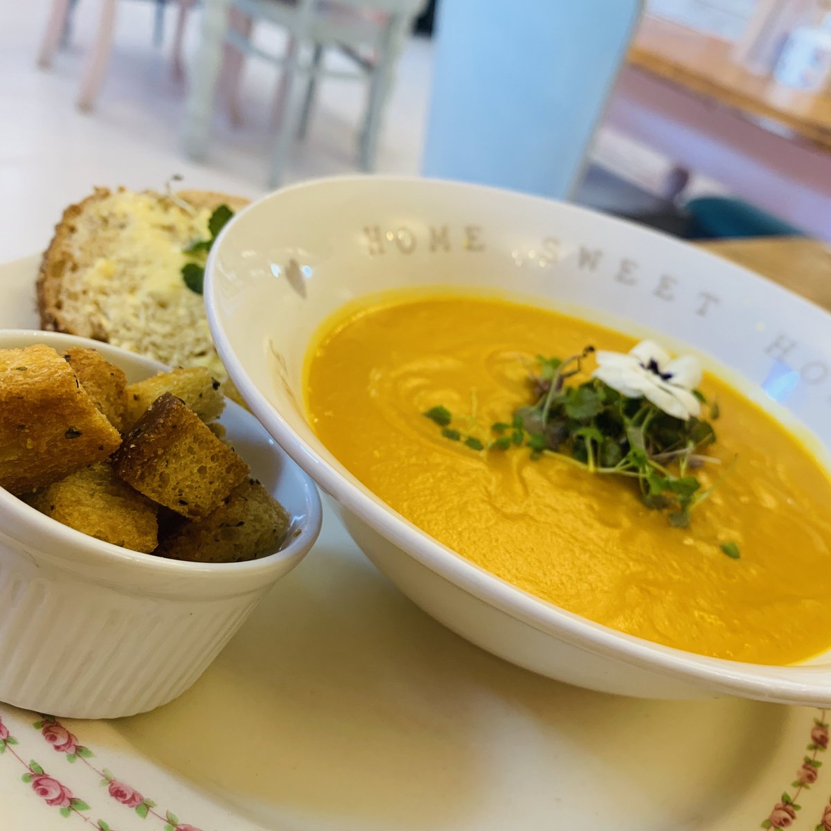 As the weather is cooling down, why not come and warm yourself up with our delicious homemade soup? #lunch #lunchtime #shoplocal