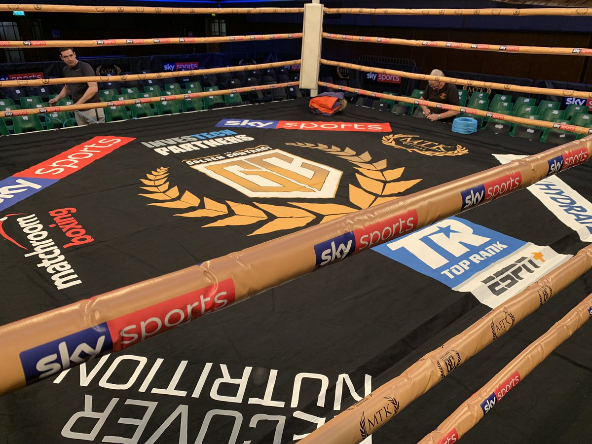 CharlieSlater15's tweet image. What you mean we’re here too early?!? At the legendary @YorkHallEvents for @itsLeighWood’s big night at the @MTKGlobal #GoldenContract. Leigh looking to end the night as European champion and I’ll be live from here later on @bbcemt and @BBCRNS
