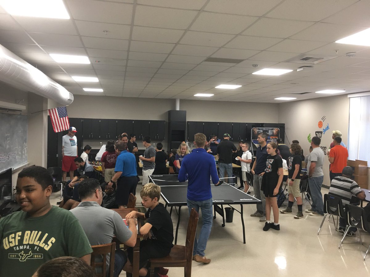 Donuts for Dads! Go Sharks! ⁦<a href="/HCPSArea2/">HCPS Area 2</a>⁩