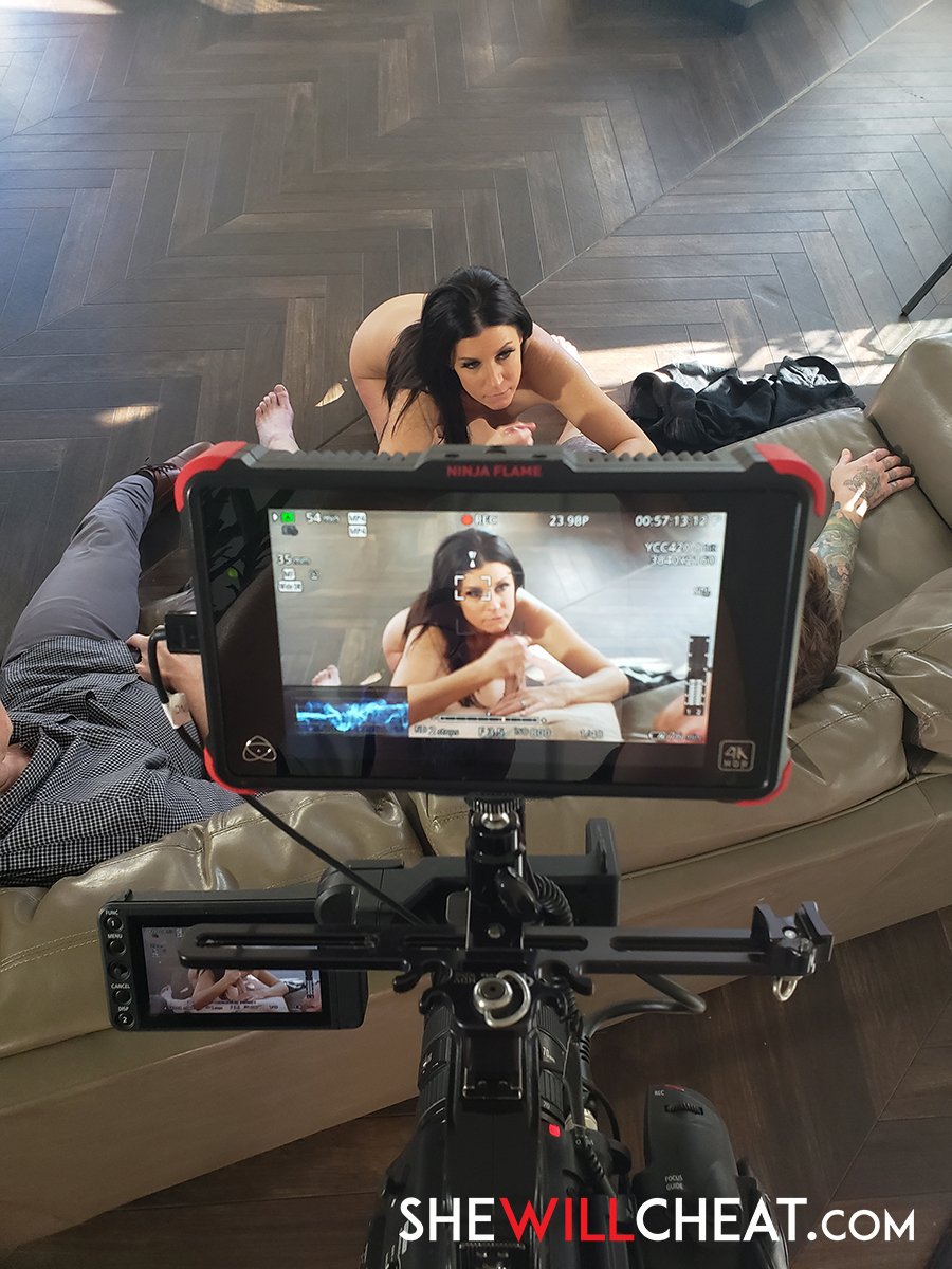 Metro_Movies's tweet photo. 📸 Exclusive photos from 🎬 director Mike Adam @michaeladam13 featuring 🌞 India Summer @MsIndiaSummer and ☘️ Johnny Goodluck @MrGoodluckXXX on the set of #SheWillCheat .
https://t.co/v0cjxxbAZu https://t.co/AwOG4uXisk