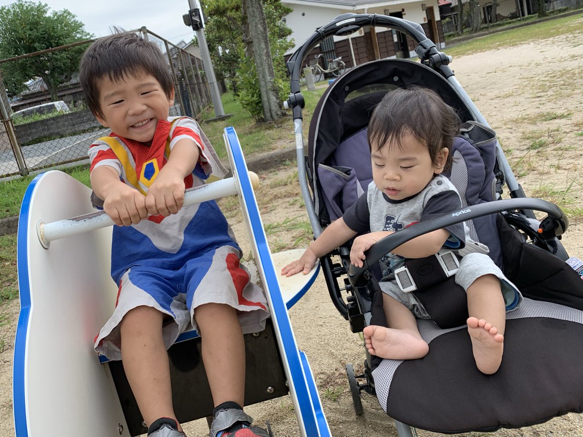 momonaxx's tweet photo. 公園で遊んでからの、ウルトラマーン🌟 https://t.co/x1BQq7YBfn