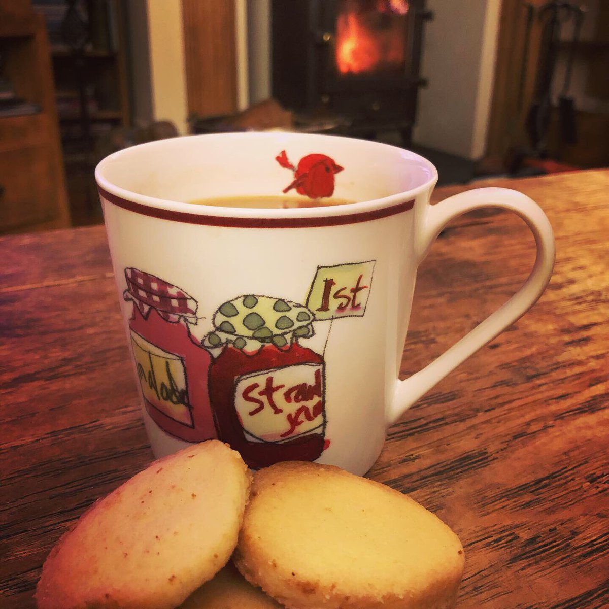 NFhampercompany's tweet photo. Delighted to add another fab local option to our suppliers! @mrsthew #shortbread melt in the mouth, had to taste test 😉😋 Already popular, don’t miss out!! #everypurchasesupportsalocalproducer #newforestshortbread #supportlocal #bespoke #gifthampers #newforest @NewForestMarque https://t.co/S7zu4yVSUF