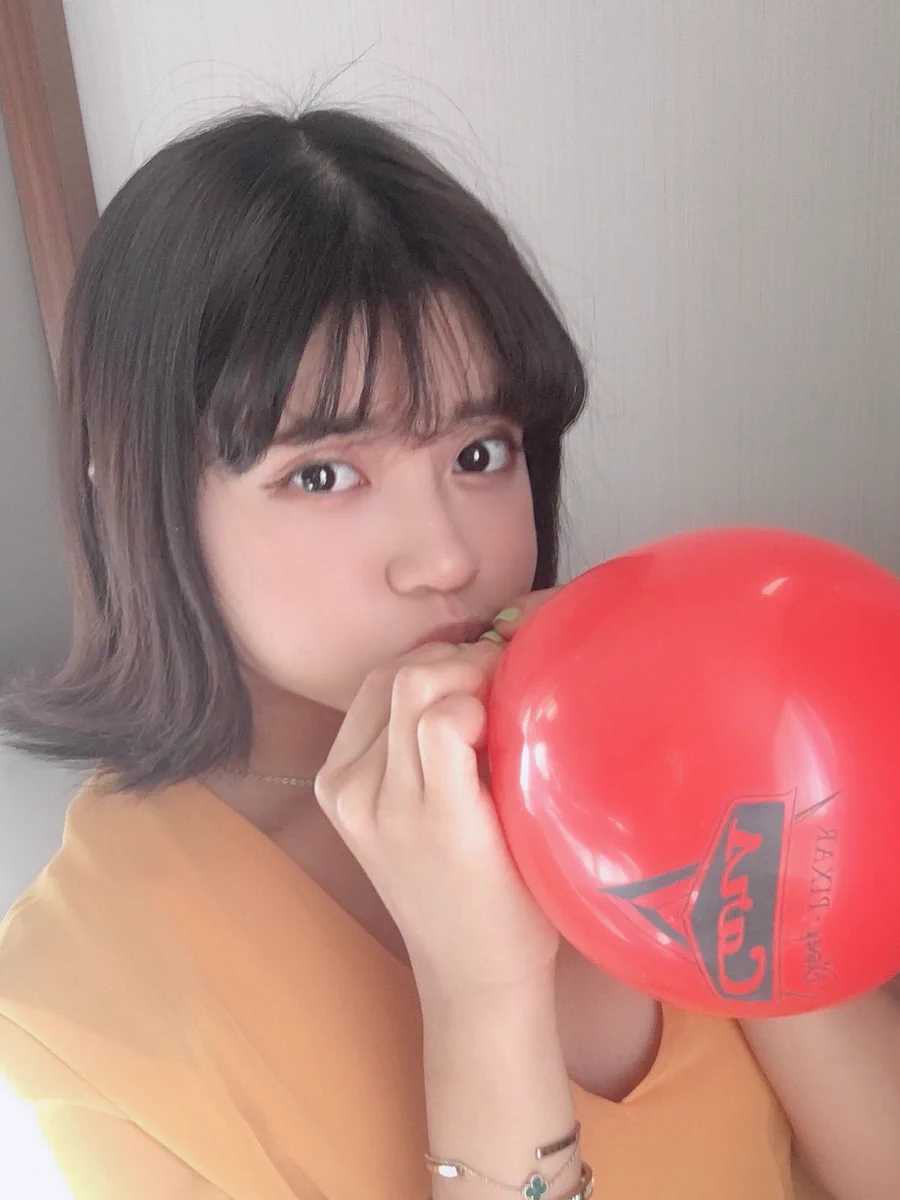 好きな人の前で風船を膨らませるのと？その人がいなくなった時の違いwww