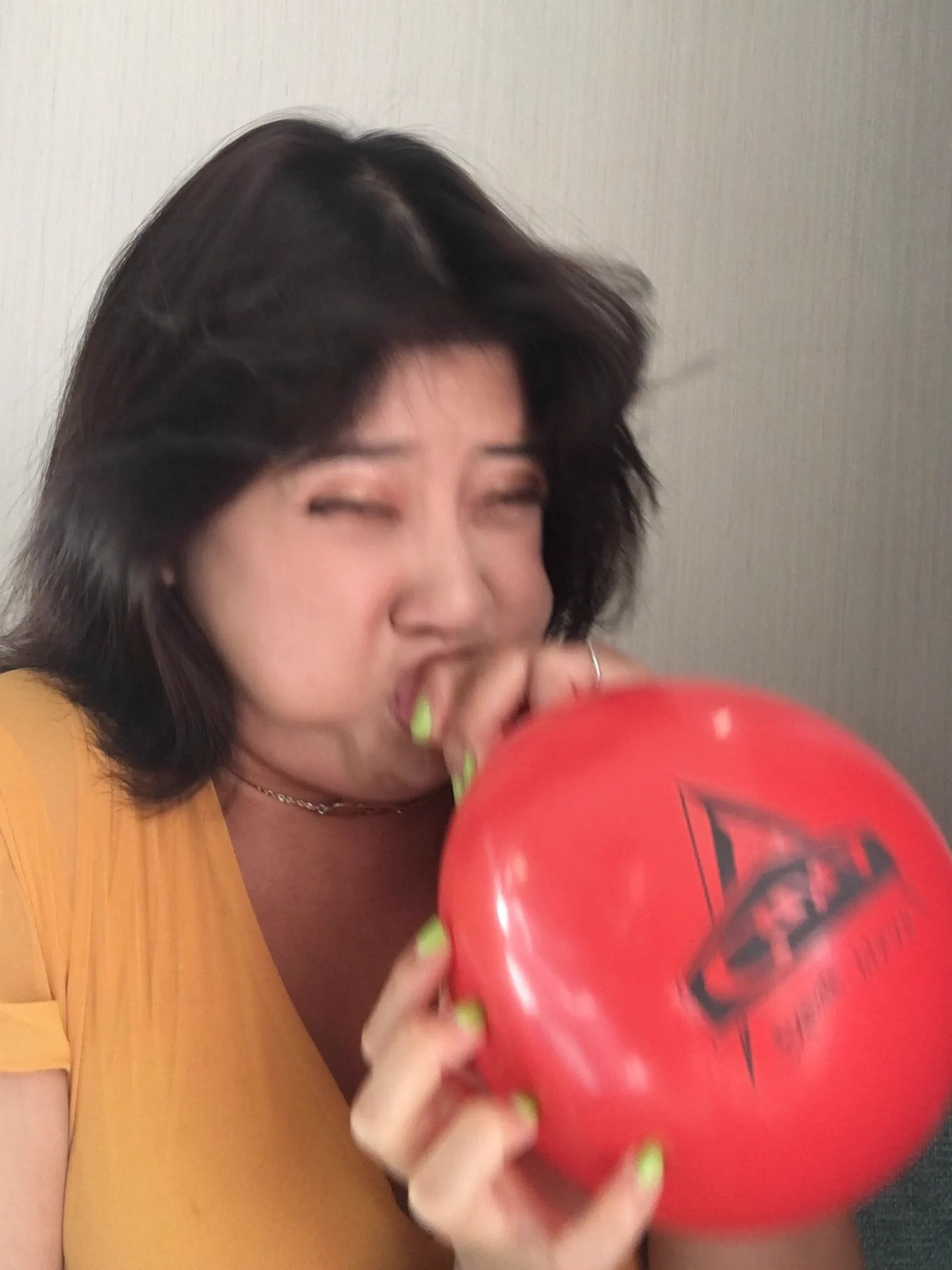好きな人の前で風船を膨らませるのと？その人がいなくなった時の違いwww