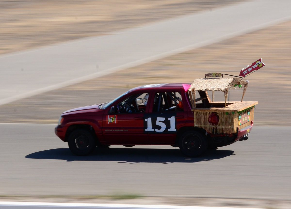 24hoursoflemons's tweet image. Winner on Index of Effluency, 2019 Button Turrible at @ButtonwillowRW: ShortBus Racing, Jeep Grand Cherokee.

#ButtonTurrible #LemonsCalifornia #LemonsSoCal #Buttonwillow #ButtonwillowRaceway #24HoursOfLemons