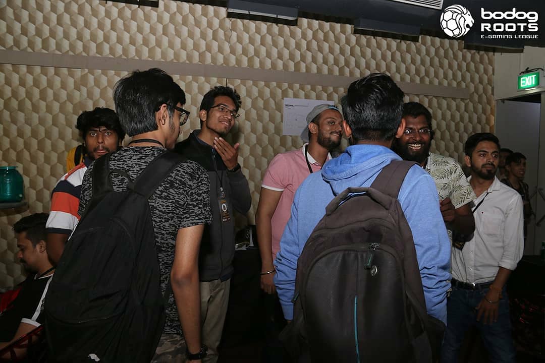 RootsESports's tweet photo. First-ever Roots E-Gaming League = Happy faces 🙂
📸 Check out the best shots.

@thebodoglife @SmaaashLive @tgwgaming #Bodog #RootsSmaaashEgames #PUBG #PUBGM #PUBGTournaments #ESports #PS4 #PlayStation https://t.co/z62F8OP7uH