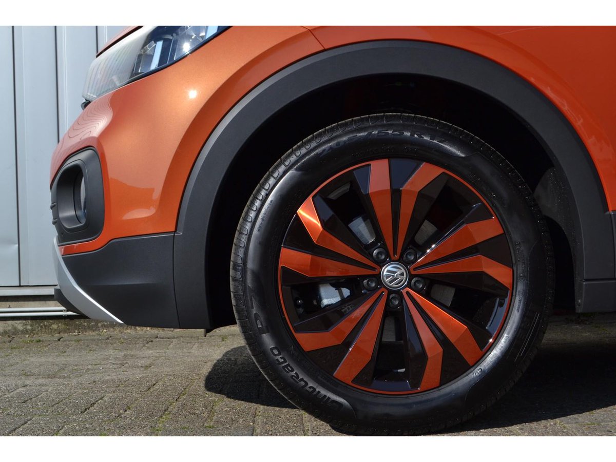 #nieuw Volkswagen T-Cross 1.0TSI/115pk Life met oa. climatronic, 17 inch lichtmetalen velgen, grootlichtassistent, airco en sportstoelen. Bekijk deze Orange metallic 🧡 (oranje metallic) Volkswagen T-Cross op mdekoning.nl/volkswagen/nie…
#volkswagen #tcross #volkswagentcross