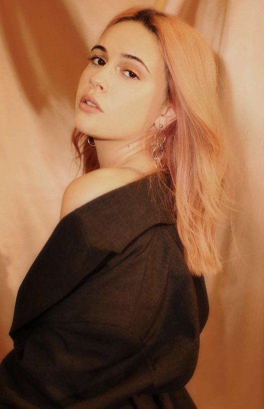 BeaMiller__FR's tweet photo. PHOTOS || Bea pour Euphoria Magazine #2 https://t.co/JGrfUW2i1S