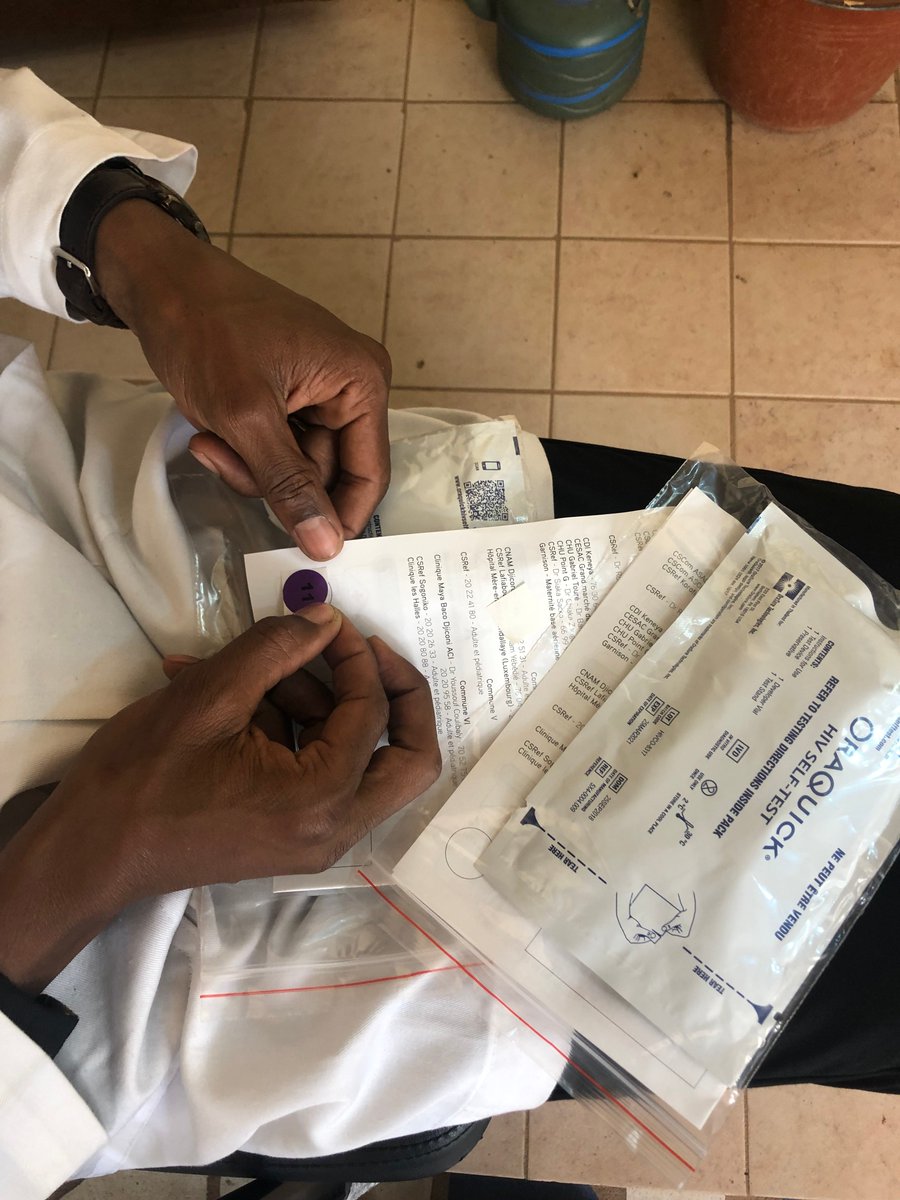 AtlasProjet's tweet photo. Dans le cadre du tournage de la vidéo de présentation du #ProjetATLAS, les premiers résultats de la dispensation de l'#ADVIH. Des personnels de santé et communautaires impliqués et engagés, des bénéficiaires satisfaits. A suivre !... @UNITAID @NGOSolthis @ird_fr https://t.co/h6DnHKdqJr