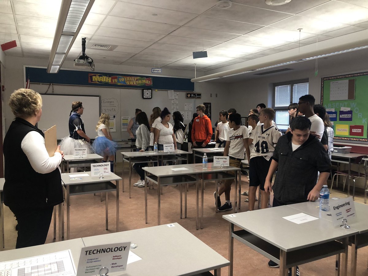 LearningKon's tweet photo. Volunteers are preparing the students for the STEM rotation activity. #wypride https://t.co/4tHuBvkYe4