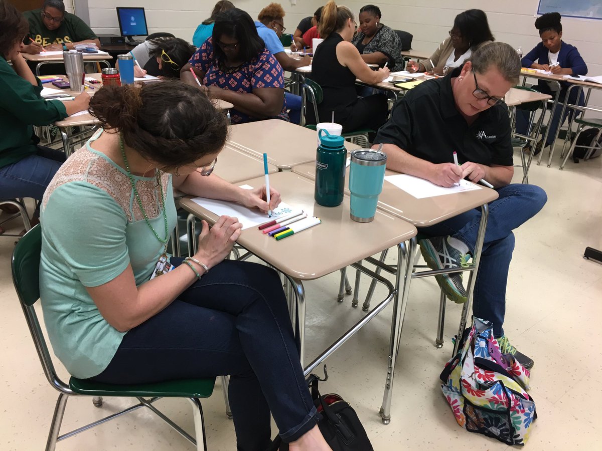 MsFagin's tweet photo. #LearnInGriffin is off to a great start with @RobinHarris417 leading a session on #sketchnoting! #BombdiggityTech #GSCSTech https://t.co/Hx22kgnnaY