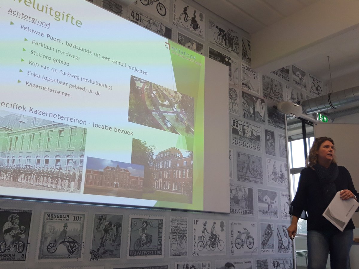 peter_broer's tweet photo. Boeiende praktijkmiddag over #kaveluitgifte en #snippergroen voor trainees @MF_Vastgoed #gemeenteEde https://t.co/tAArBZPEU0