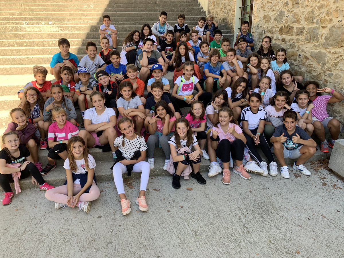 standreu's tweet photo. Ens ho hem passat súper bé a les colònies de cinquè! https://t.co/hcGhAuF1ss