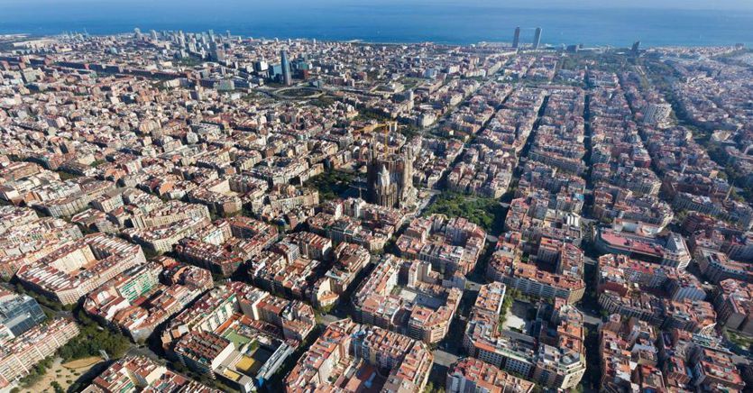 Città che pensano al futuro: meno auto, più mobilità e benessere.
---

A Barcellona rivoluzione dei «superblocchi»: niente auto nel 60% delle strade buff.ly/2LKjTKp