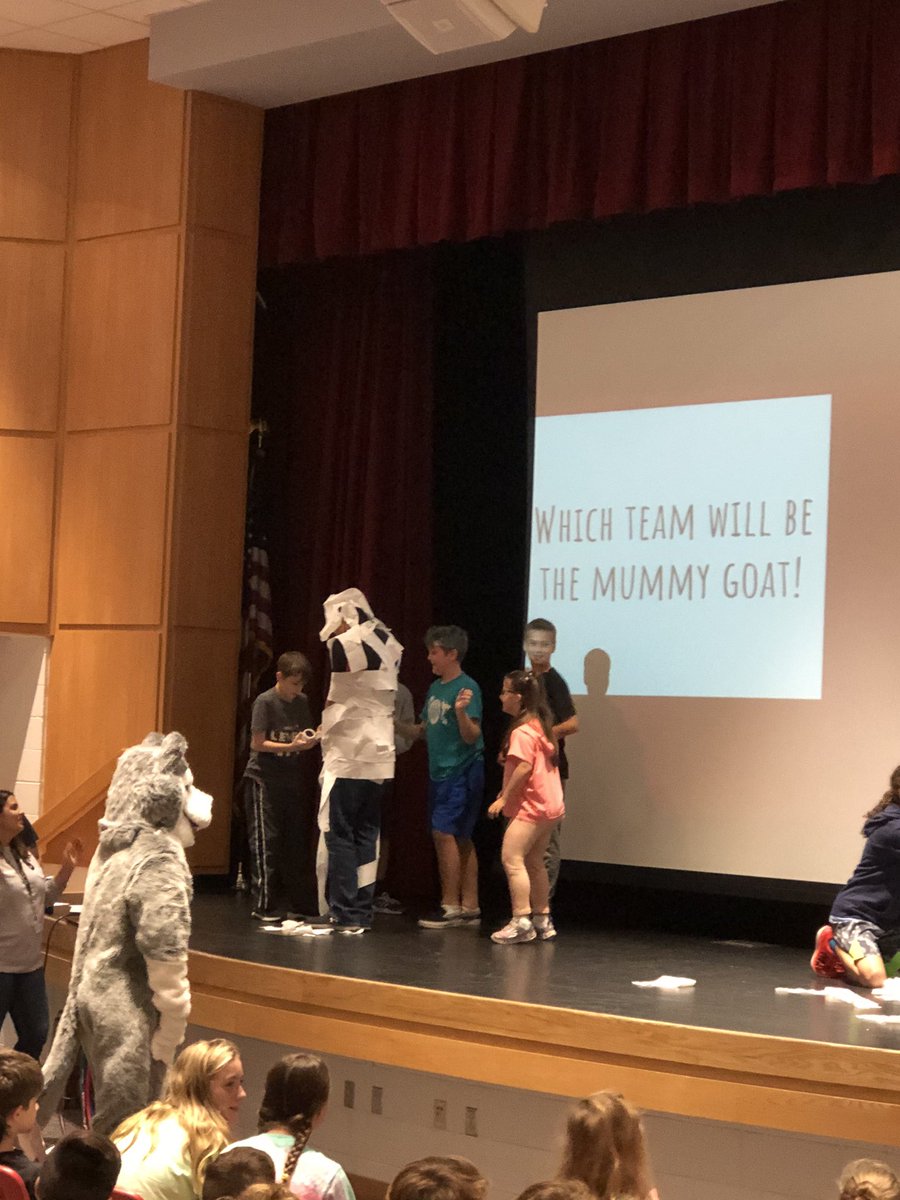 MsLovettLovesit's tweet photo. 7th grade pep rally! #wildpaws #tms https://t.co/qRhv2fnMEG